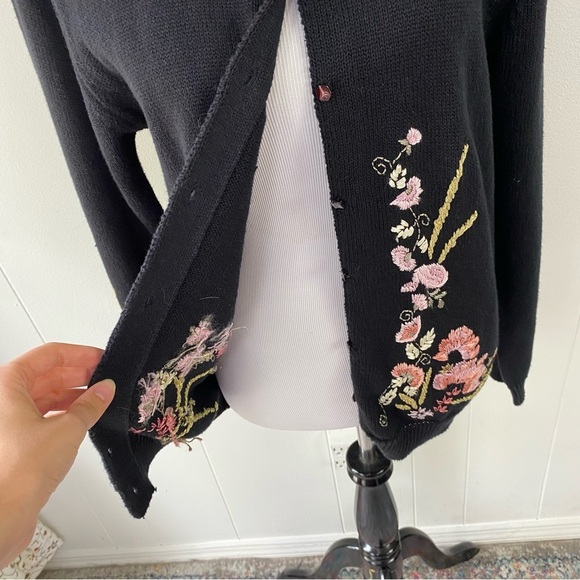 VTG Tierra International Sweater Black Embroidered Floral Knit Cardigan Size M - Picture 5 of 14